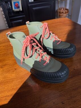 Keds Olive Green High-Top Ankle Boots with Coral Laces
